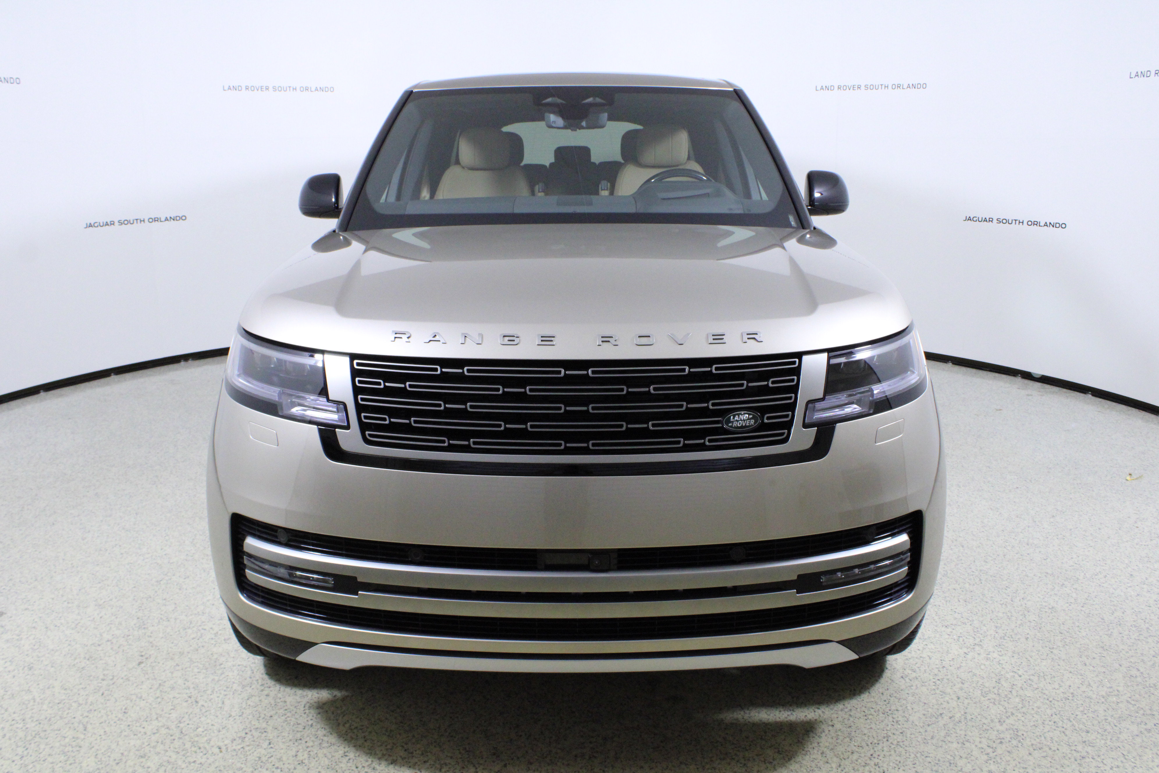 New 2026 Land Rover Range Rover Long Wheelbase SE image 2