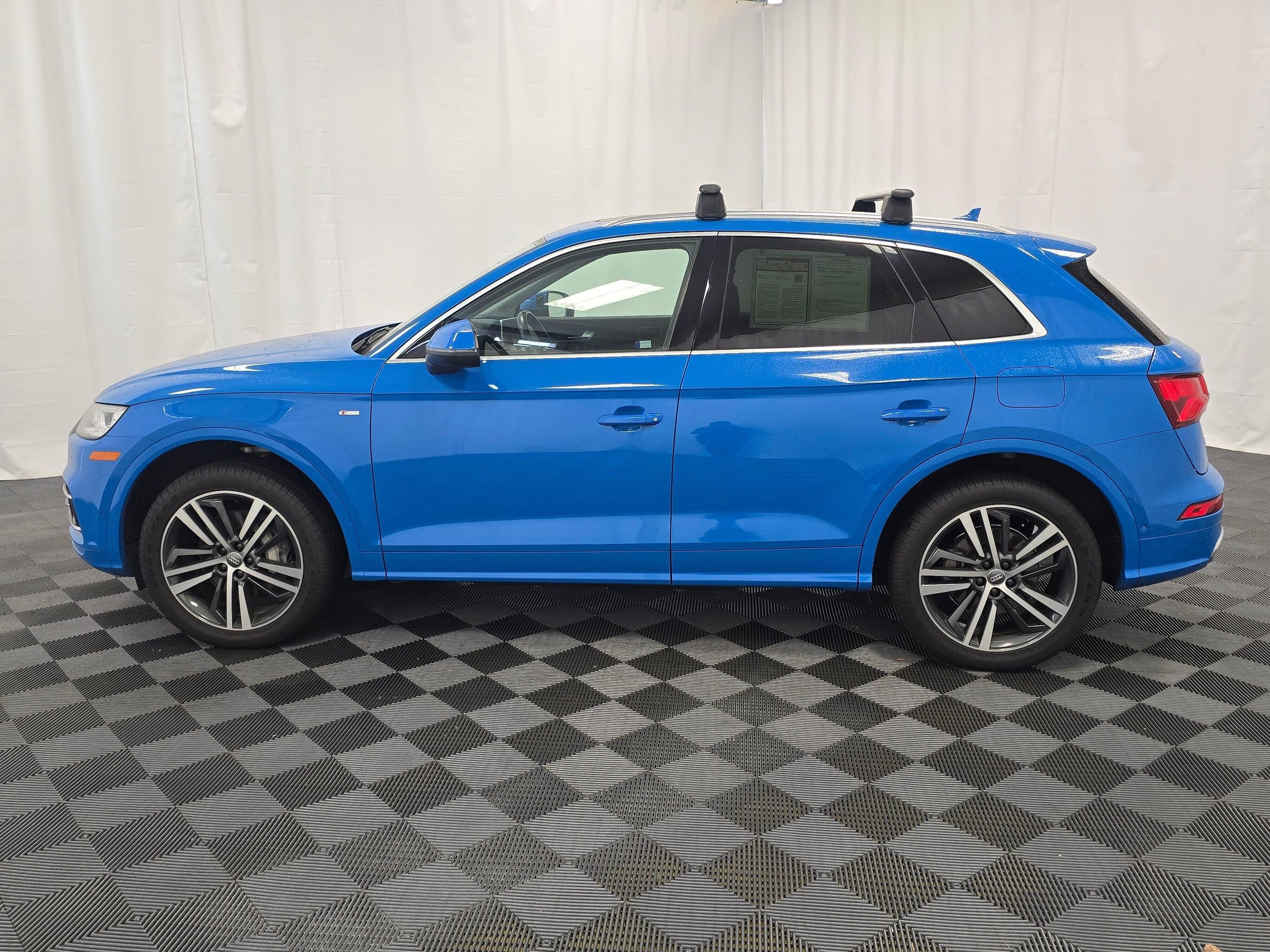 Used 2020 Audi Q5 e Prestige w/ Prestige Package image 3