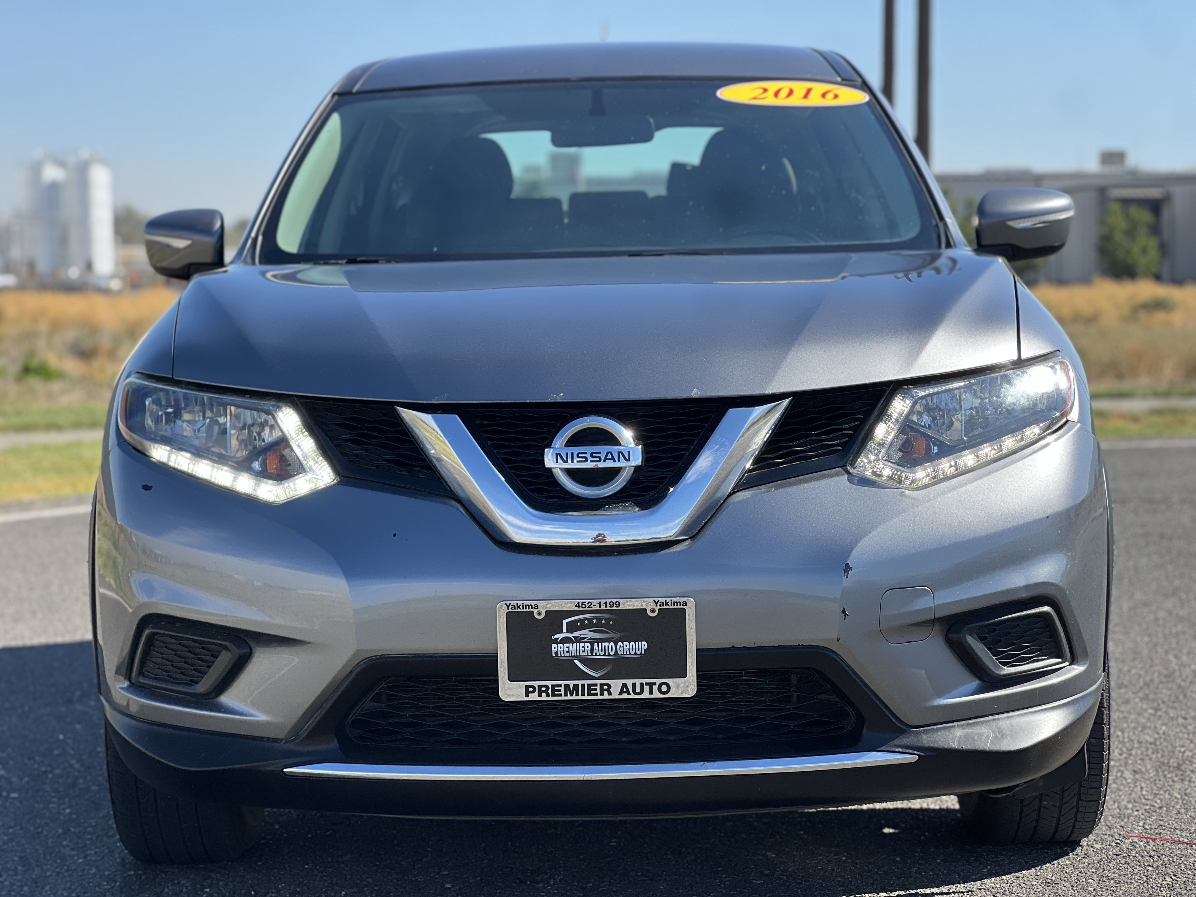 Used 2015 Nissan Rogue S AWD/4WD image 2