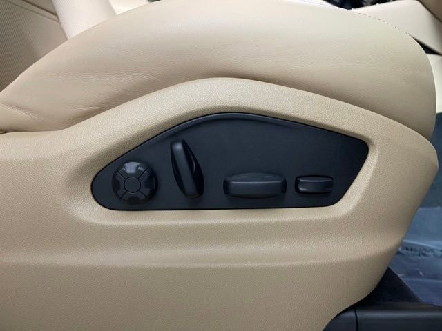 Used 2023 Porsche Cayenne w/ Premium Package image 26