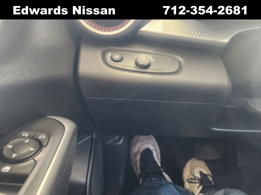 Used 2024 Chevrolet Trax RS w/ Driver Confidence Package image 26