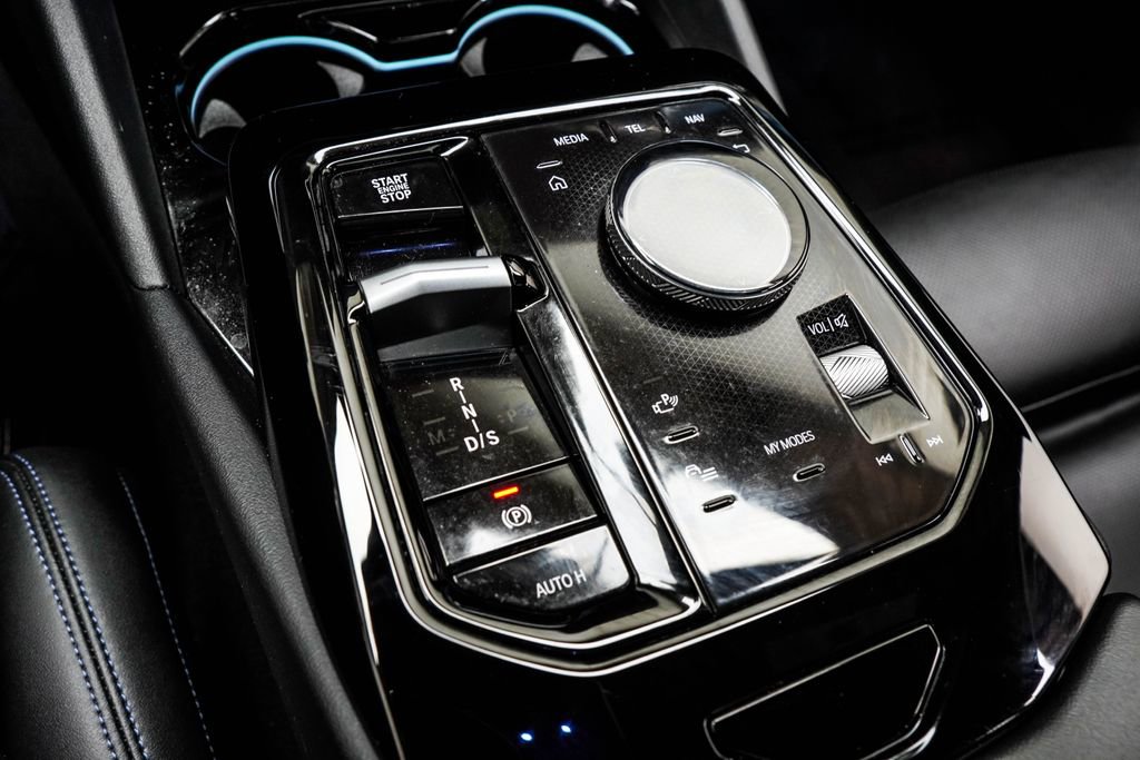 Used 2026 BMW 550e xDrive image 28