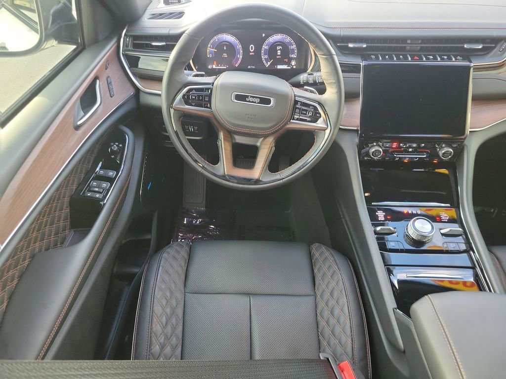 Used 2025 Jeep Grand Cherokee Summit w/ Obsidian Package image 15