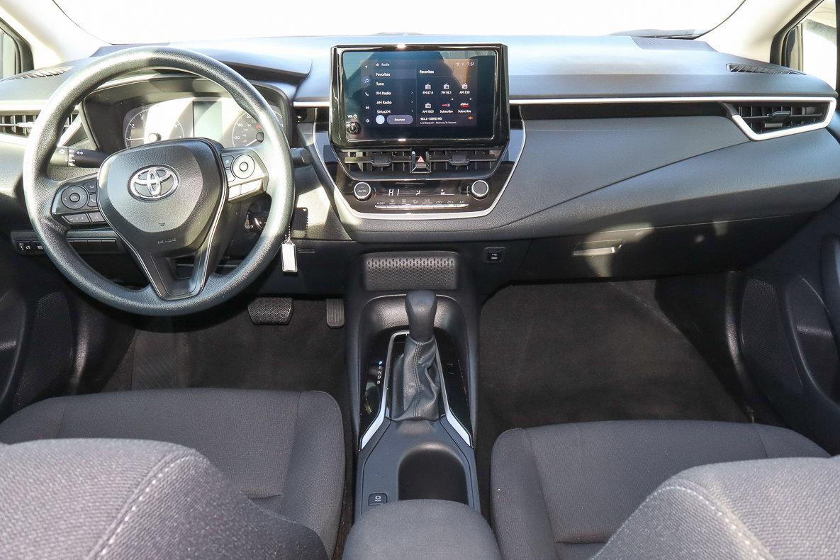 Used 2025 Toyota Corolla LE FWD image 10