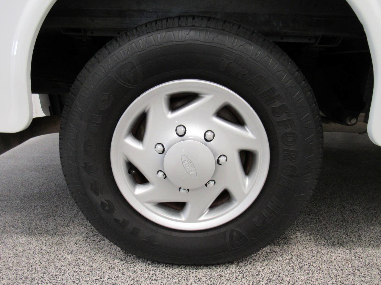 Used 2015 Ford E-350 and Econoline 350 Super Duty image 10