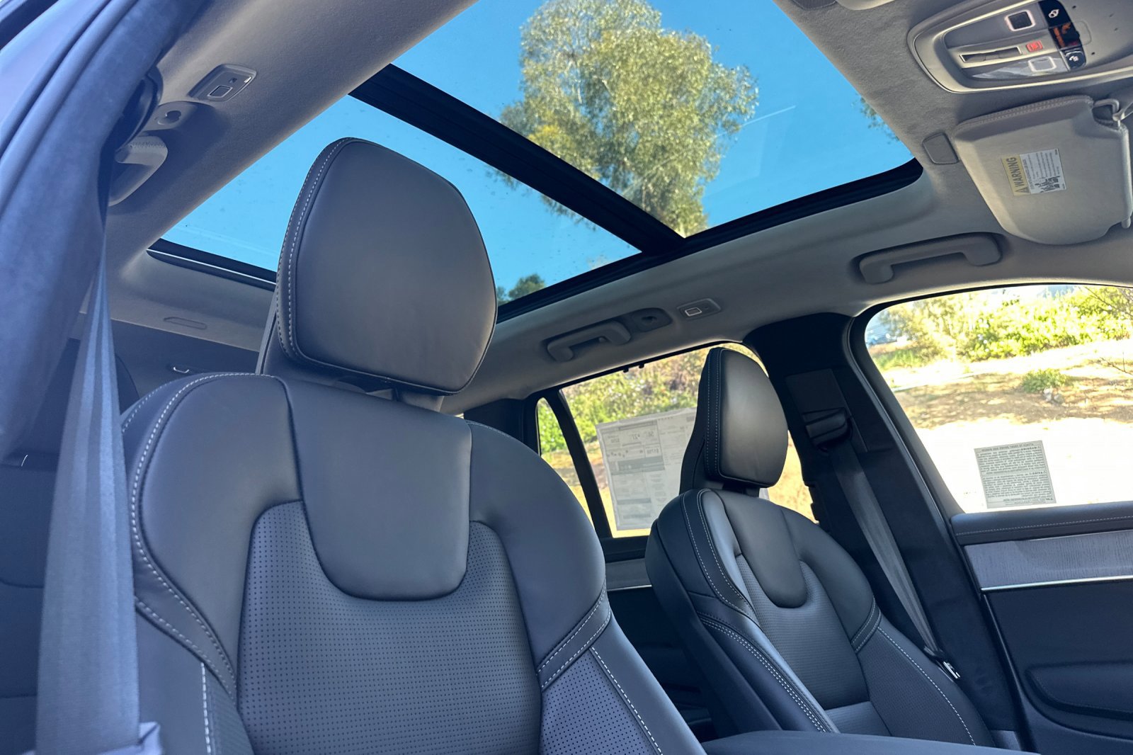 New 2026 Volvo XC90 T8 Ultra w/ Lounge Package image 15