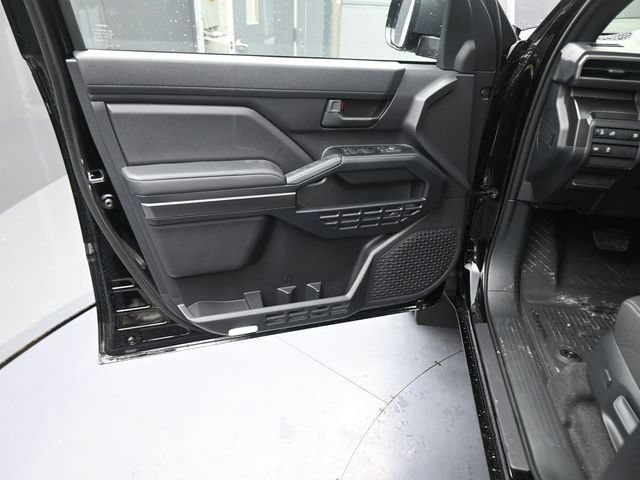New 2025 Toyota 4Runner SR5 AWD/4WD image 17