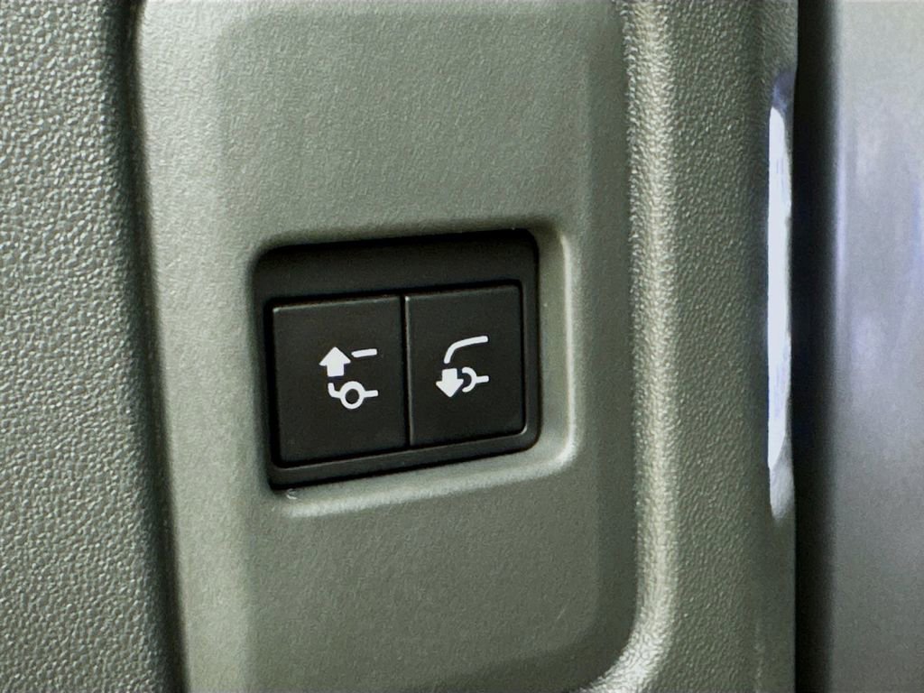 Used 2022 Land Rover Defender 90 X-Dynamic S AWD/4WD image 30