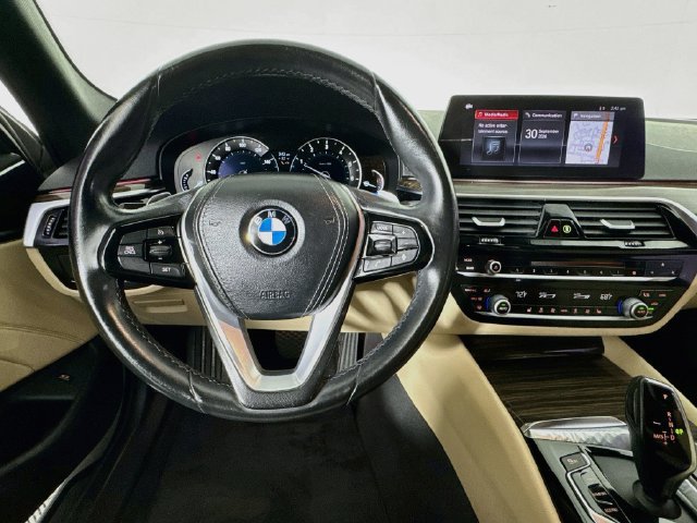 Used 2019 BMW 530i RWD image 10