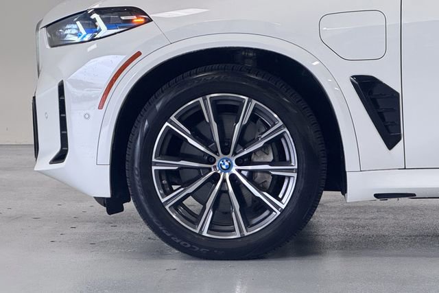 Used 2025 BMW X5 xDrive50e w/ M Sport Package image 7