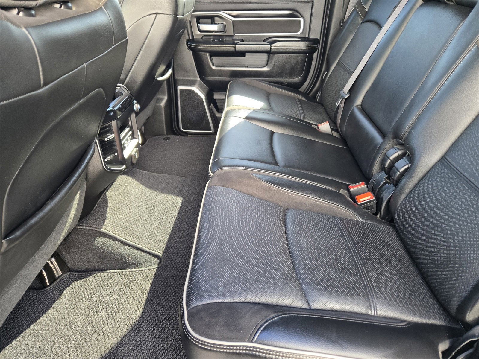 Used 2020 RAM 3500 Laramie w/ Night Edition image 28