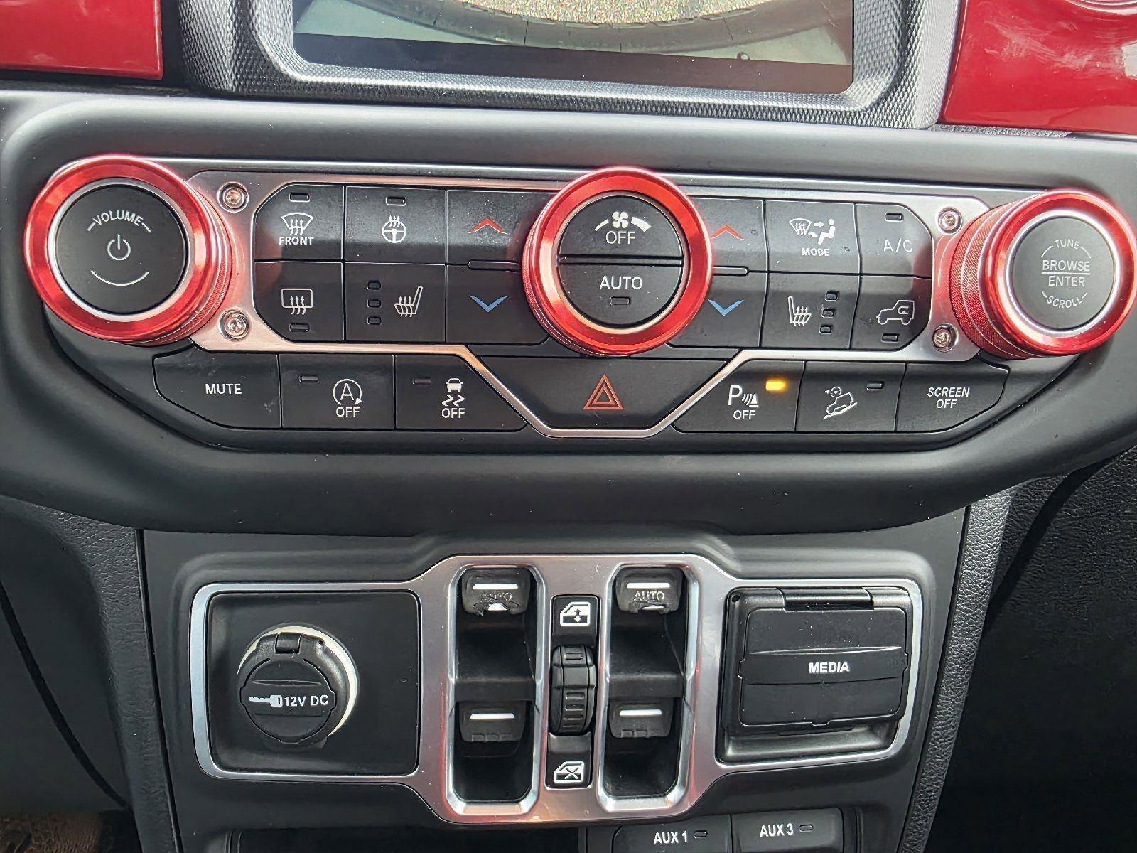 Used 2018 Jeep Wrangler Unlimited Sahara w/ Dual Top Group image 18