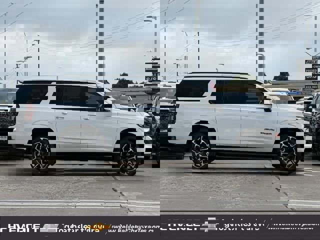 Used 2023 Chevrolet Suburban RST AWD/4WD image 5