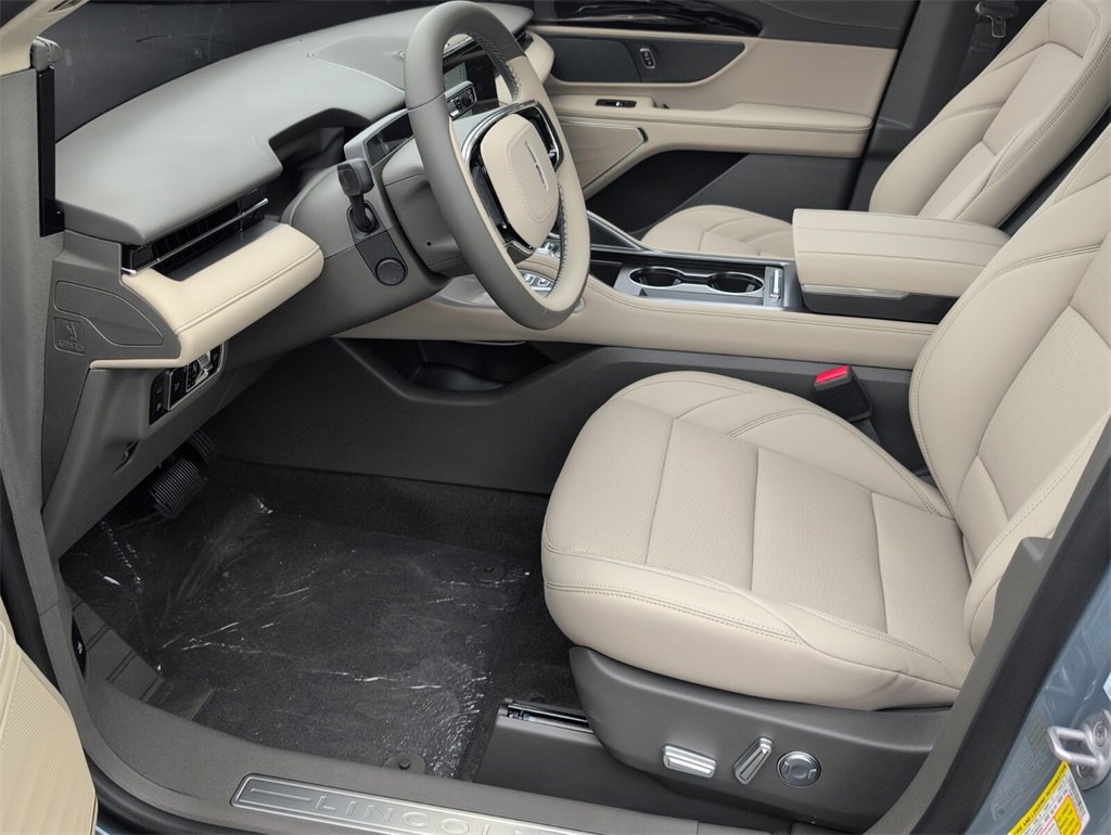 New 2025 Lincoln Nautilus Premier image 7