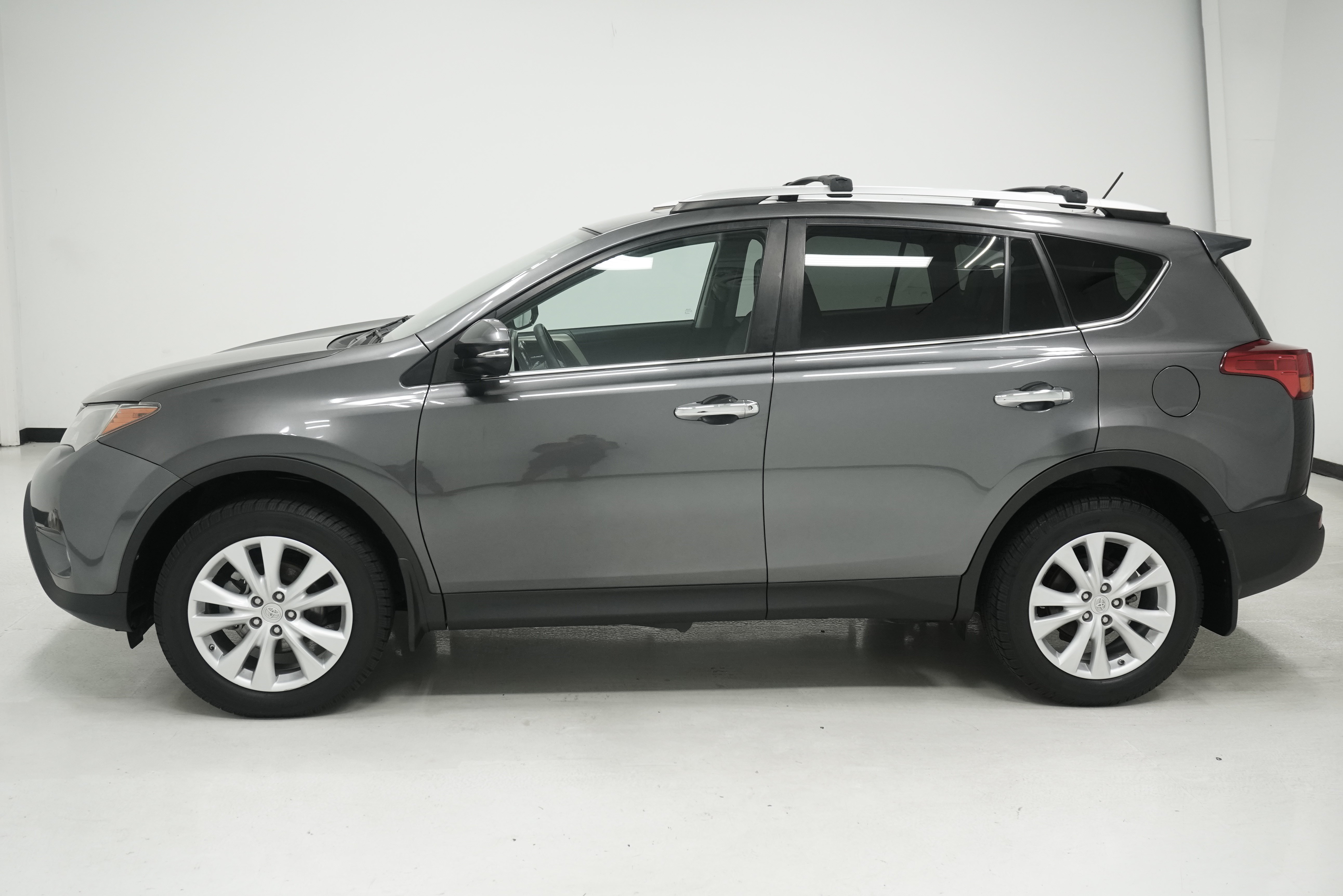 Used 2015 Toyota RAV4 Limited FWD image 7