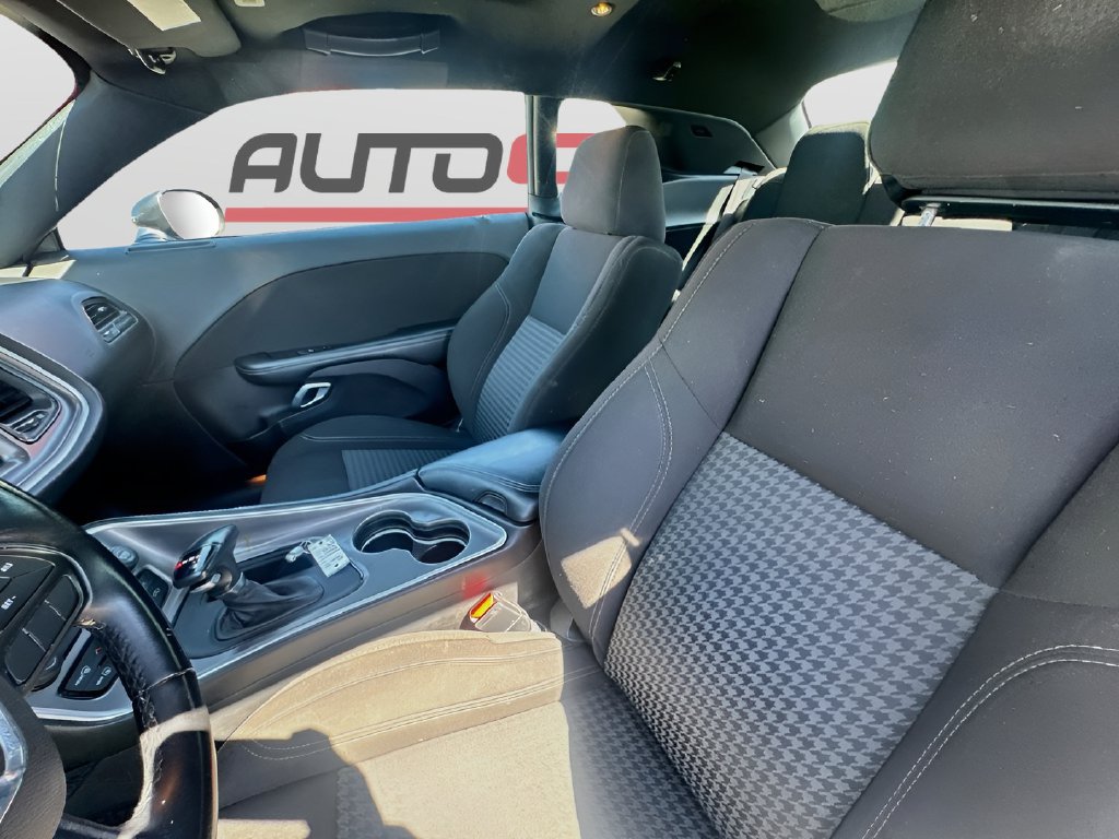 Used 2022 Dodge Challenger SXT RWD image 18