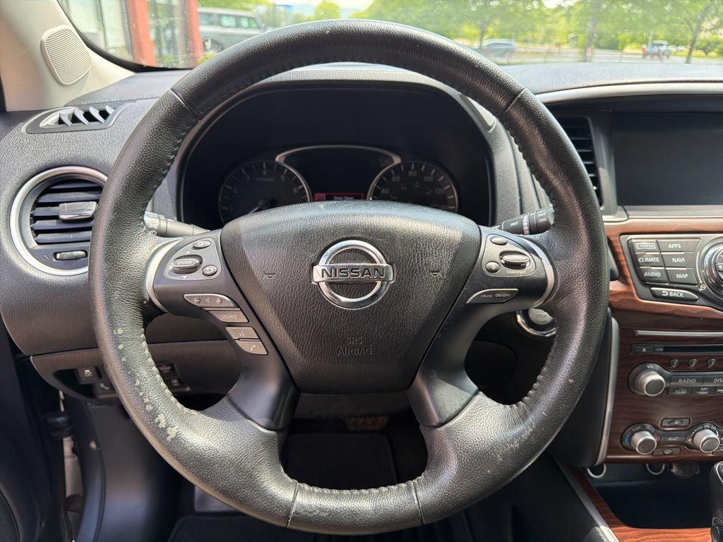 Used 2017 Nissan Pathfinder Platinum w/ Family Entertainment Package AWD/4WD image 26