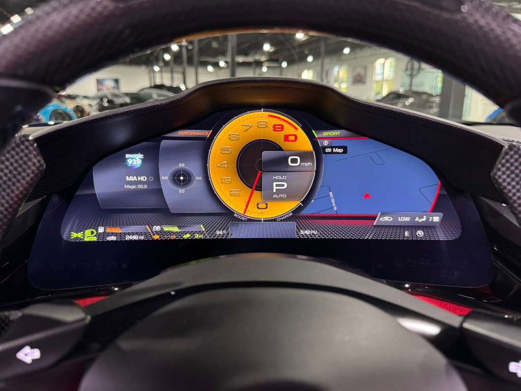 Used 2023 Ferrari SF90 Spider image 21