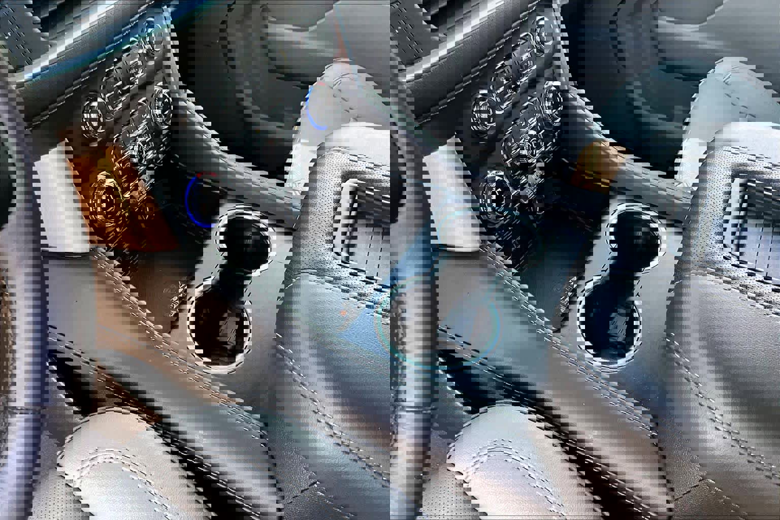 Used 2022 GMC Yukon SLT w/ SLT Premium Package image 17