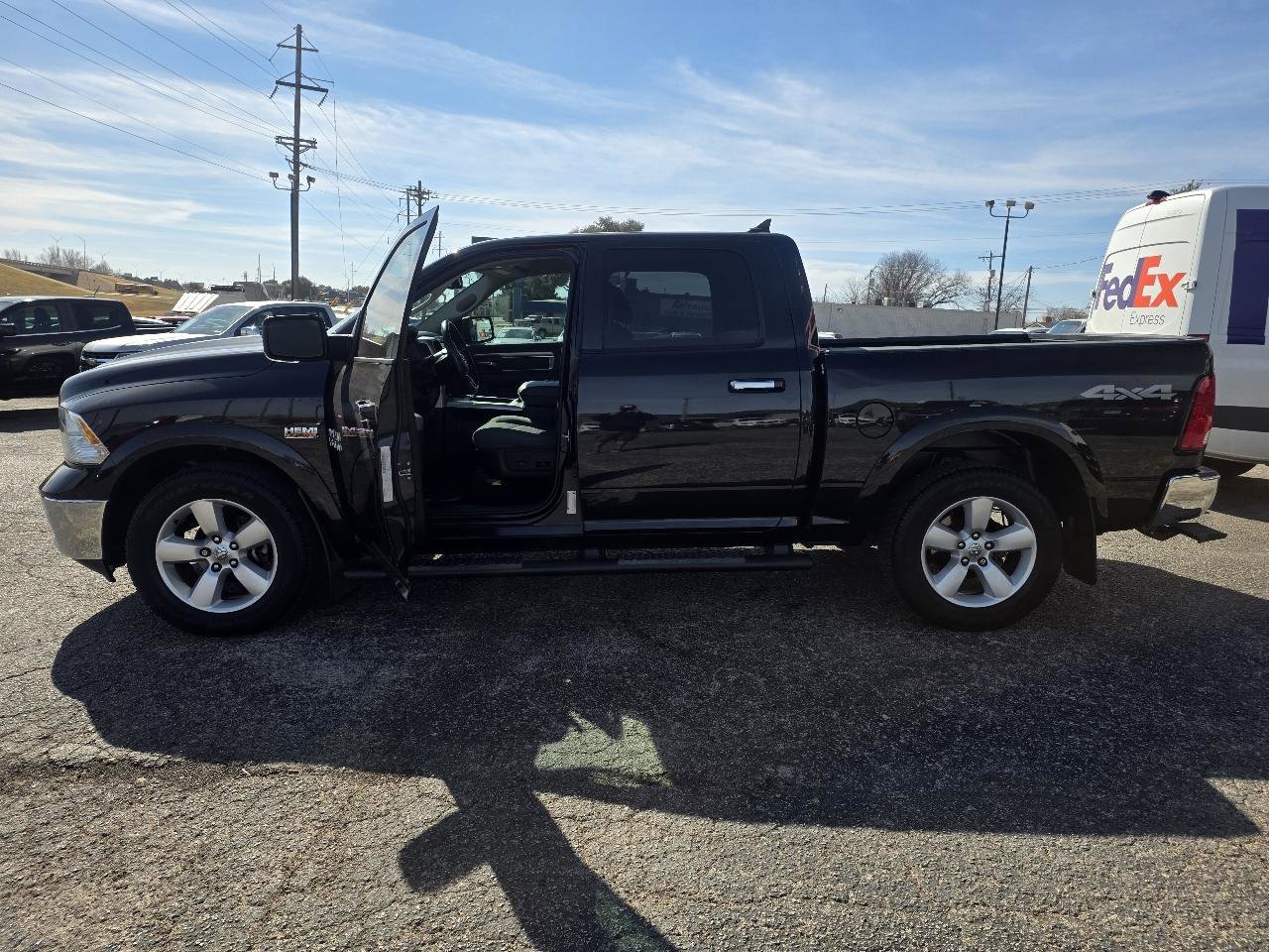 Used 2018 RAM 1500 SLT image 9