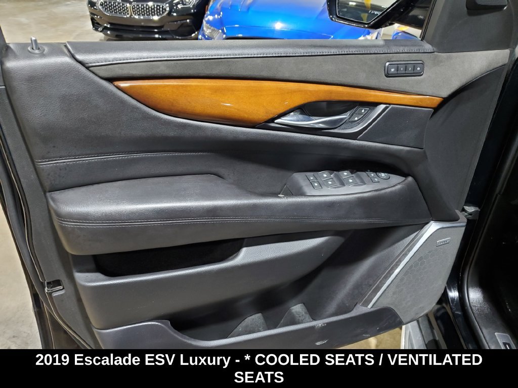 Used 2019 Cadillac Escalade ESV Luxury RWD image 8