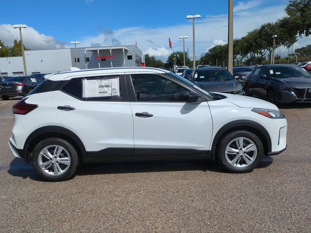 New 2025 Nissan Kicks Play S image 4