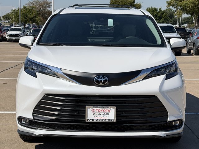 New 2026 Toyota Sienna XLE FWD image 8