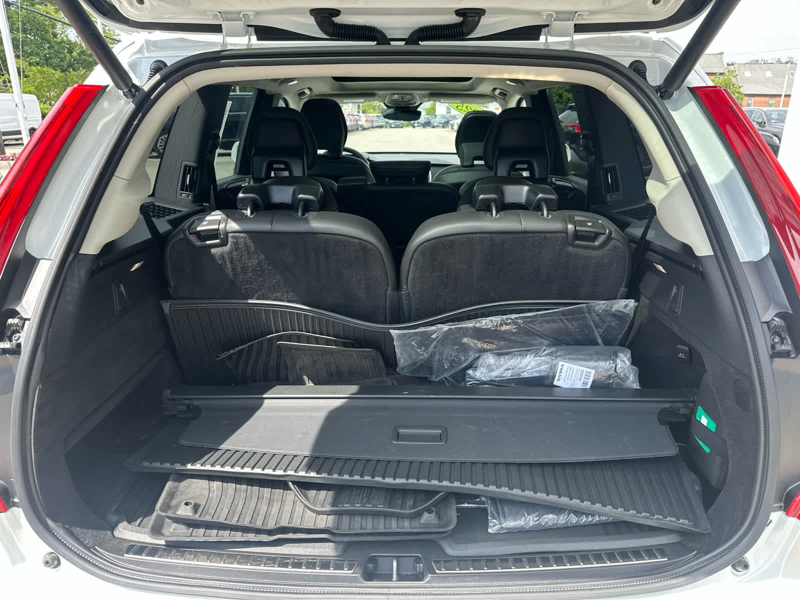 Used 2025 Volvo XC90 B5 Core w/ Protection Package Premier AWD/4WD image 33
