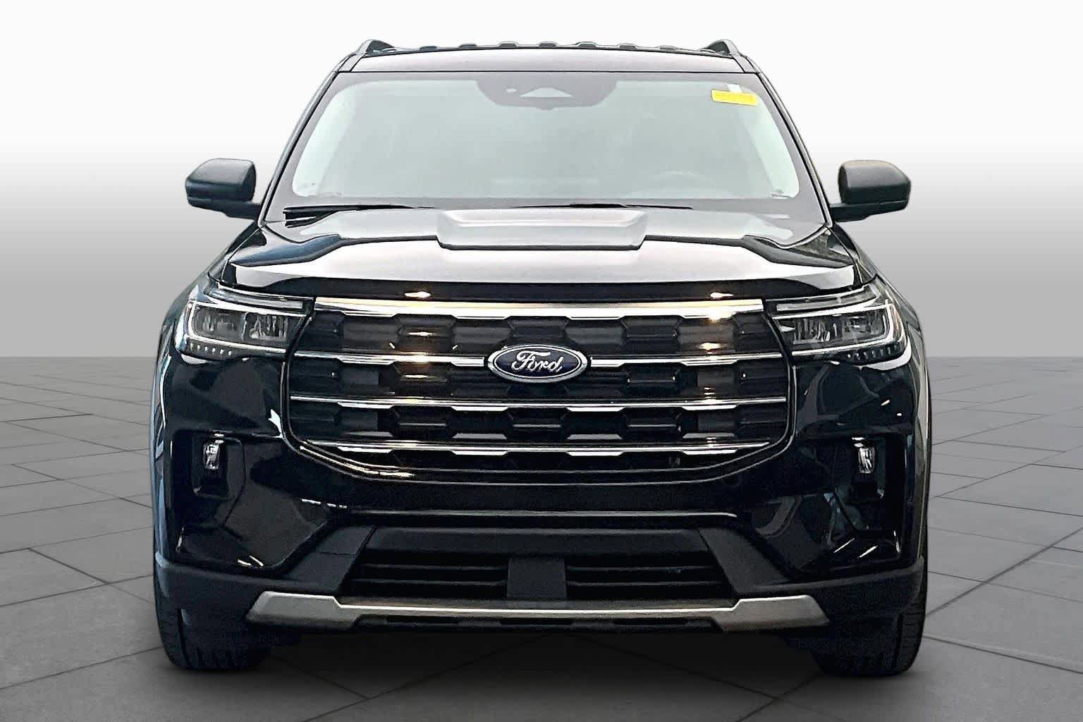 Used 2025 Ford Explorer Active w/ Active Comfort Package RWD image 4