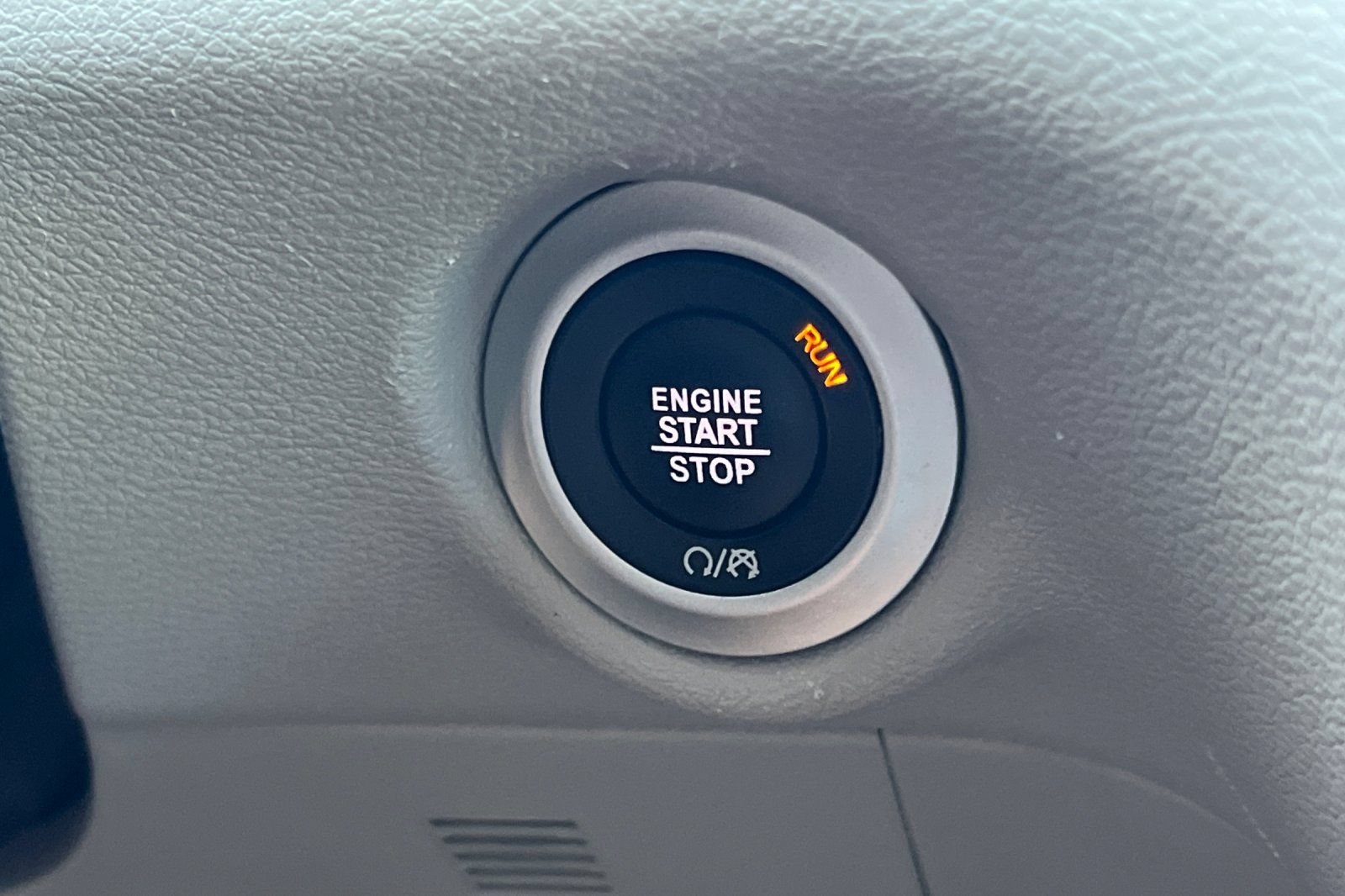 Used 2024 Chrysler Pacifica Touring-L FWD image 32