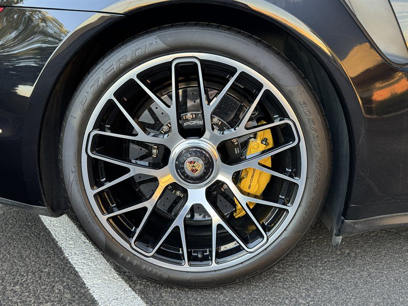 Used 2015 Porsche 911 Turbo S w/ High-end Infotainment Package AWD/4WD image 38