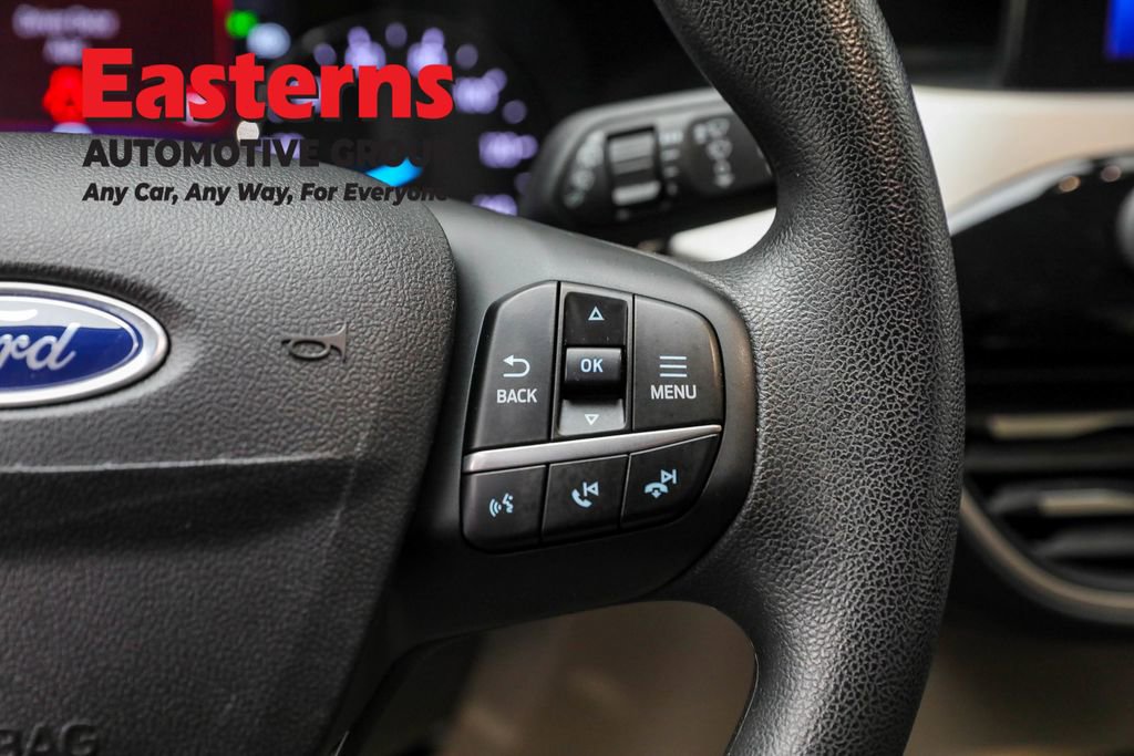 Used 2021 Ford Escape SE image 15