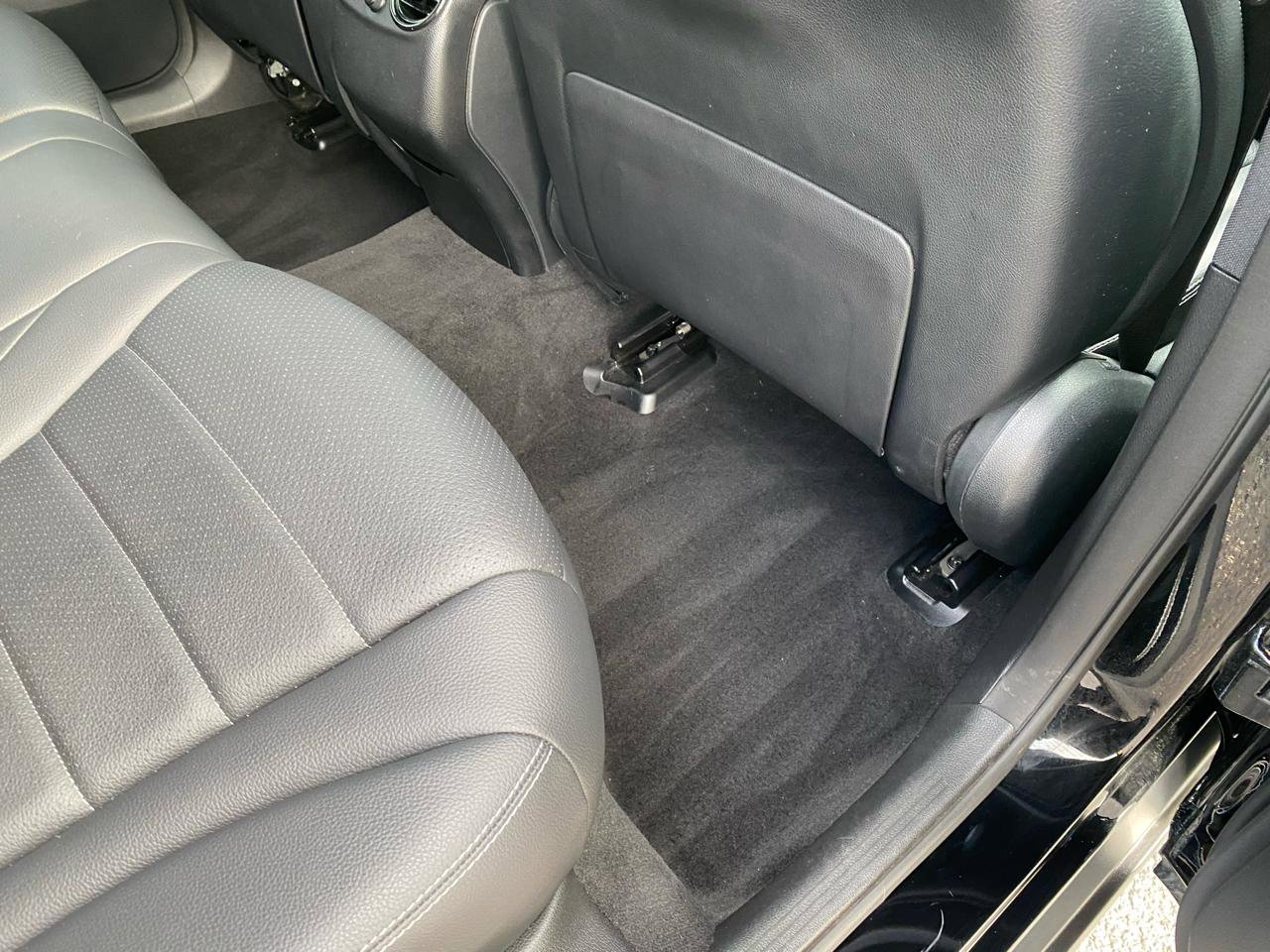 Used 2019 Mercedes-Benz GLC 300 4MATIC w/ Premium Package image 20