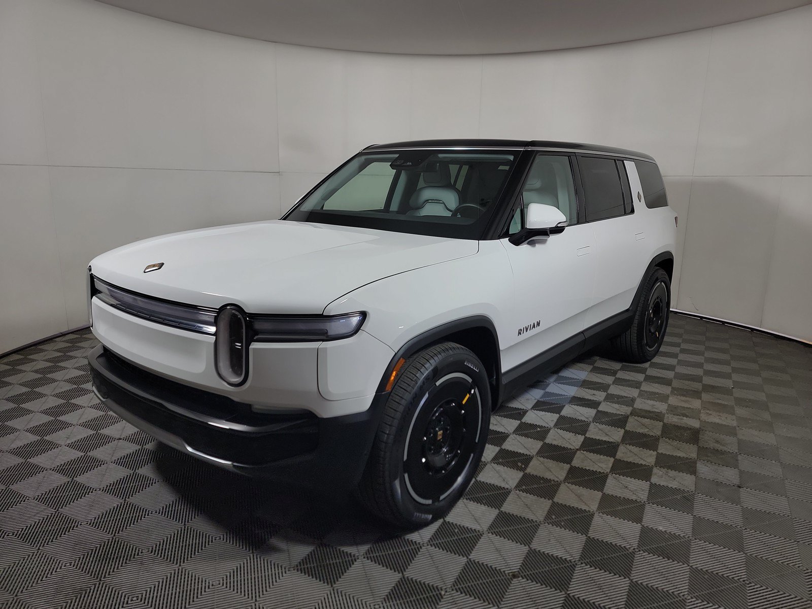 Used 2025 Rivian R1S Adventure