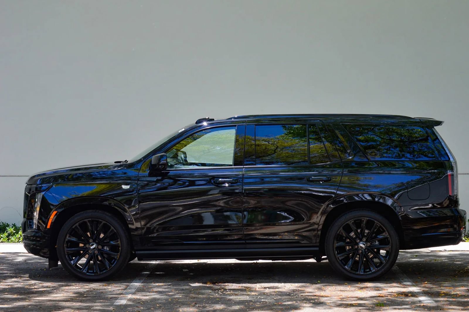 Used 2026 Cadillac Escalade Platinum Sport w/ LPO, ONYX Package AWD/4WD image 5