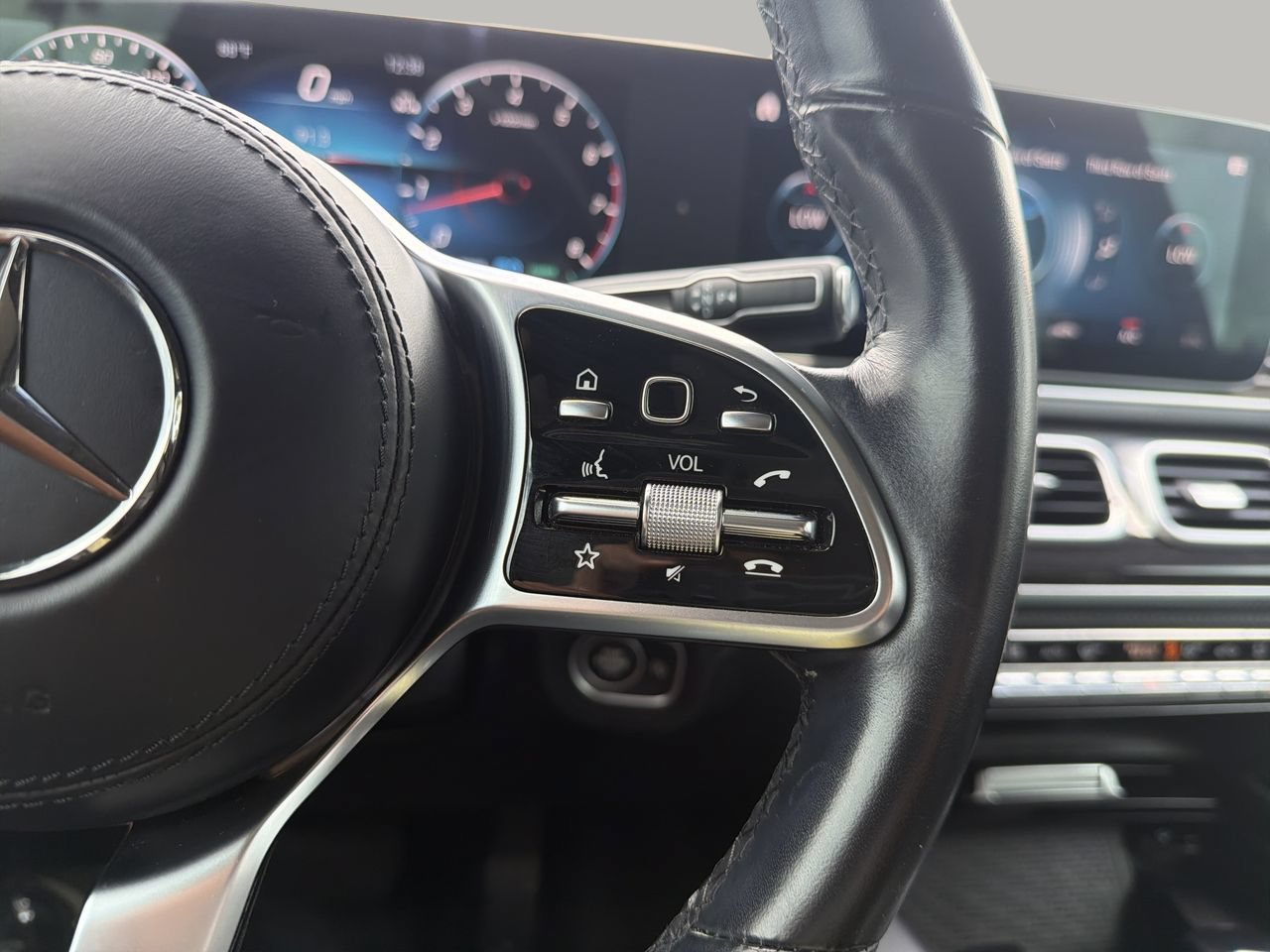 Used 2023 Mercedes-Benz GLS 450 4MATIC image 31
