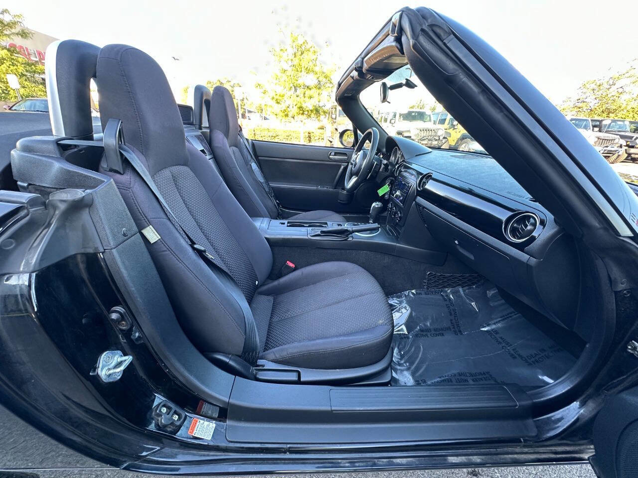 Used 2006 MAZDA MX-5 Miata Sport image 16