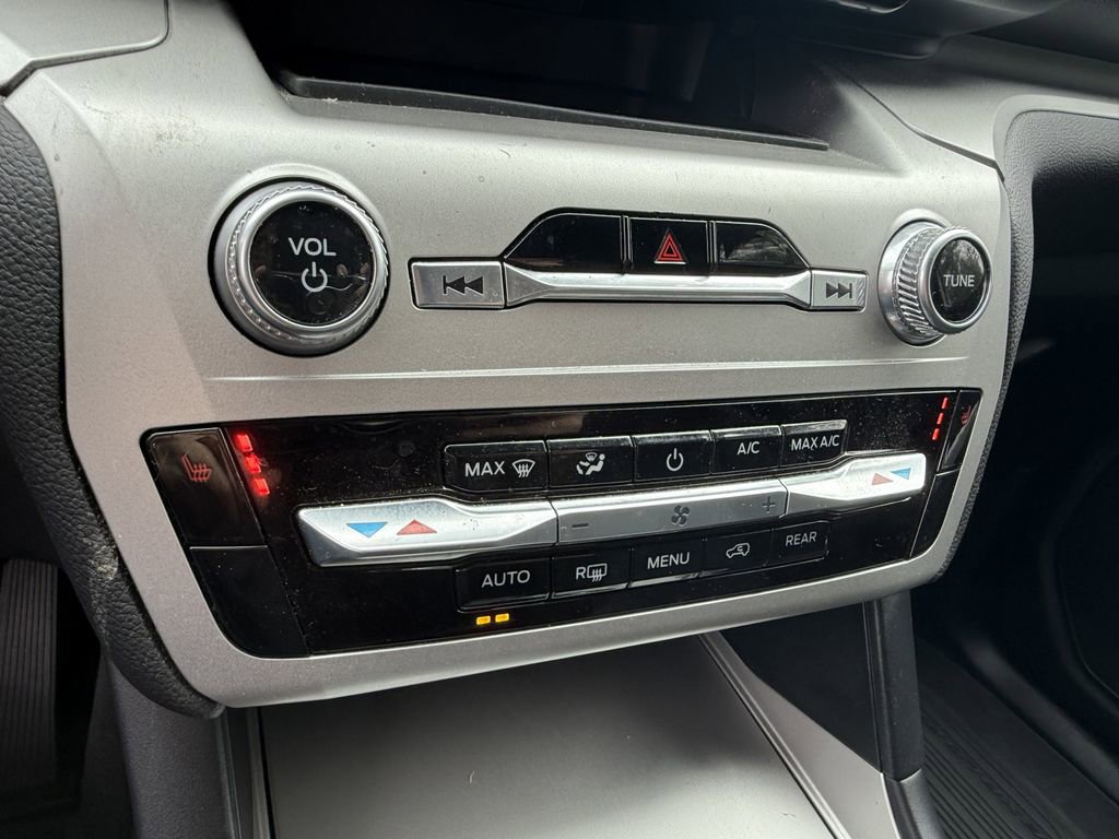 Used 2022 Ford Explorer XLT AWD/4WD image 20