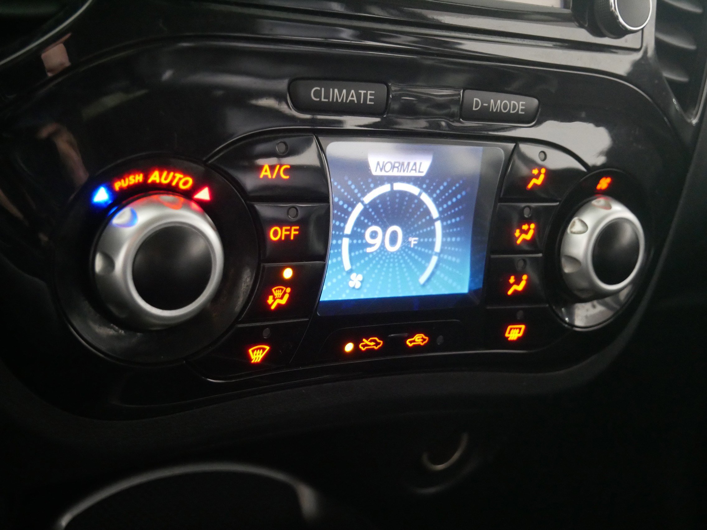 Used 2014 Nissan Juke SL image 23