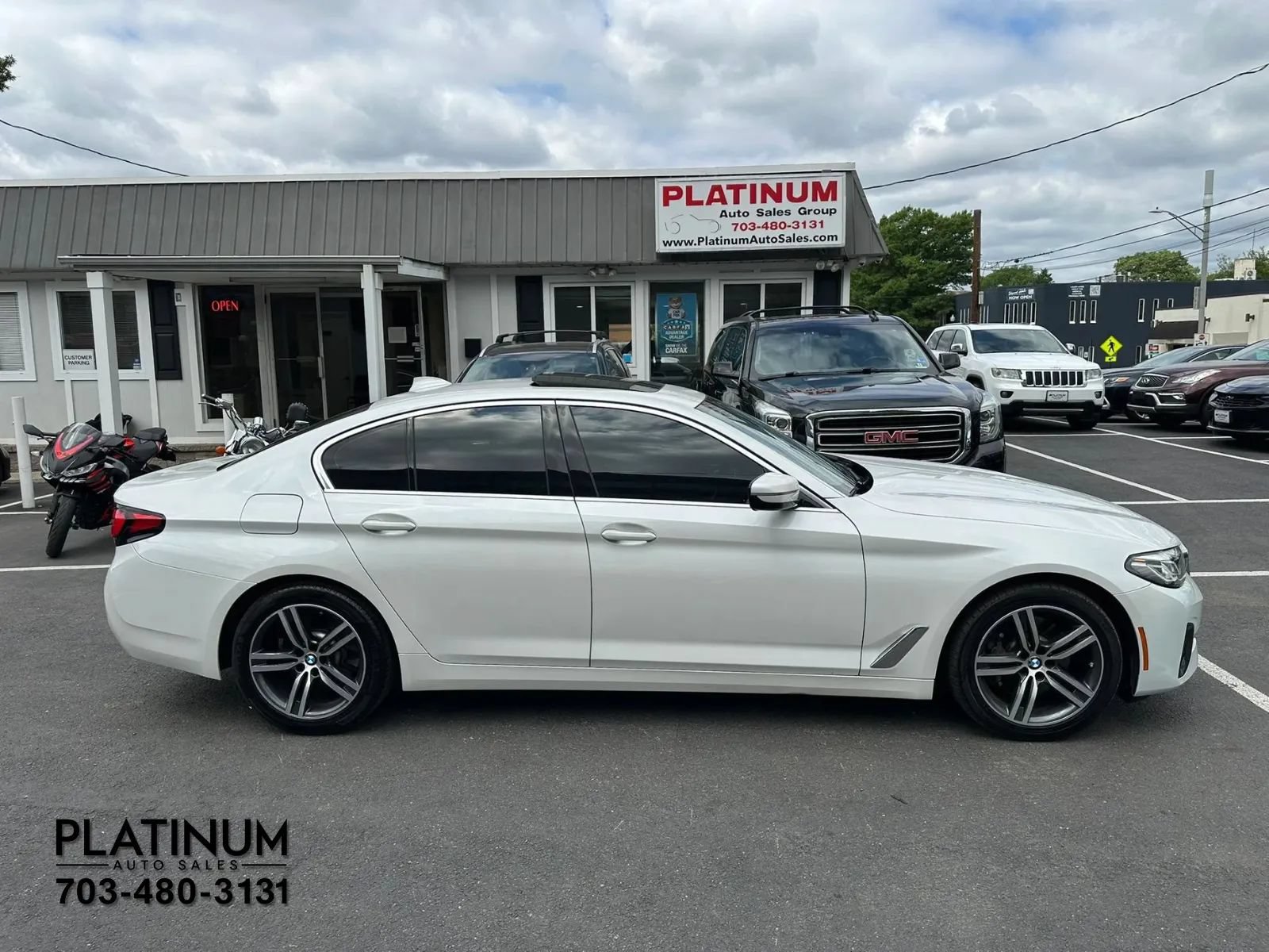 Used 2021 BMW 530i xDrive w/ Convenience Package AWD/4WD image 2