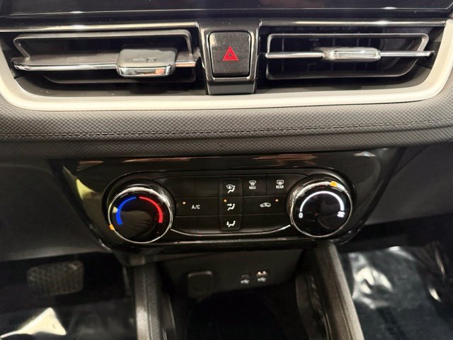Used 2025 Chevrolet TrailBlazer LT AWD/4WD image 33