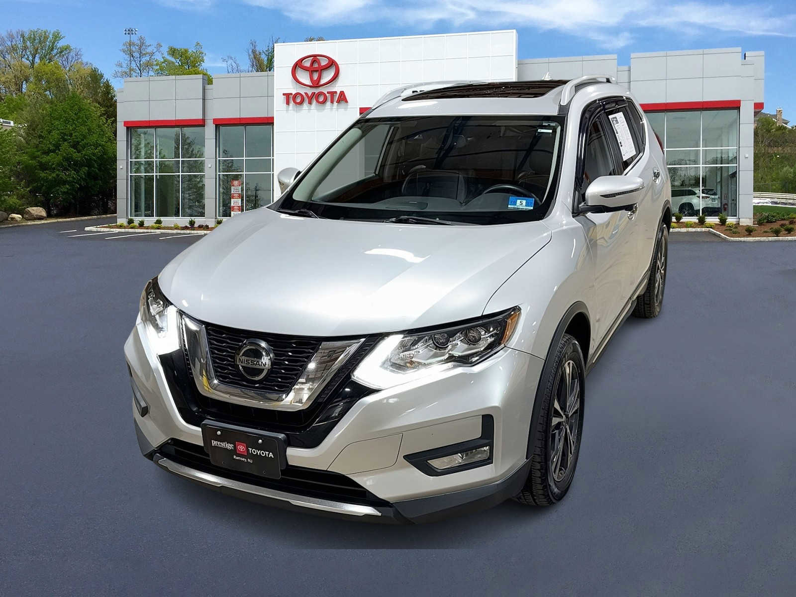Used 2018 Nissan Rogue SL w/ Premium Package