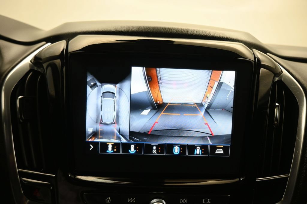 Used 2020 Chevrolet Traverse LT w/ LT Premium Package AWD/4WD image 21