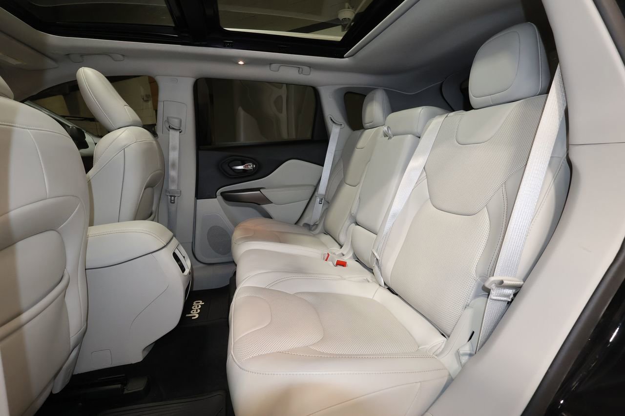 Used 2021 Jeep Cherokee Limited w/ Elite Package AWD/4WD image 24