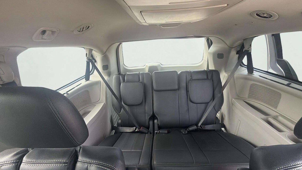 Used 2016 Chrysler Town & Country Touring w/ Driver Convenience Group FWD image 15