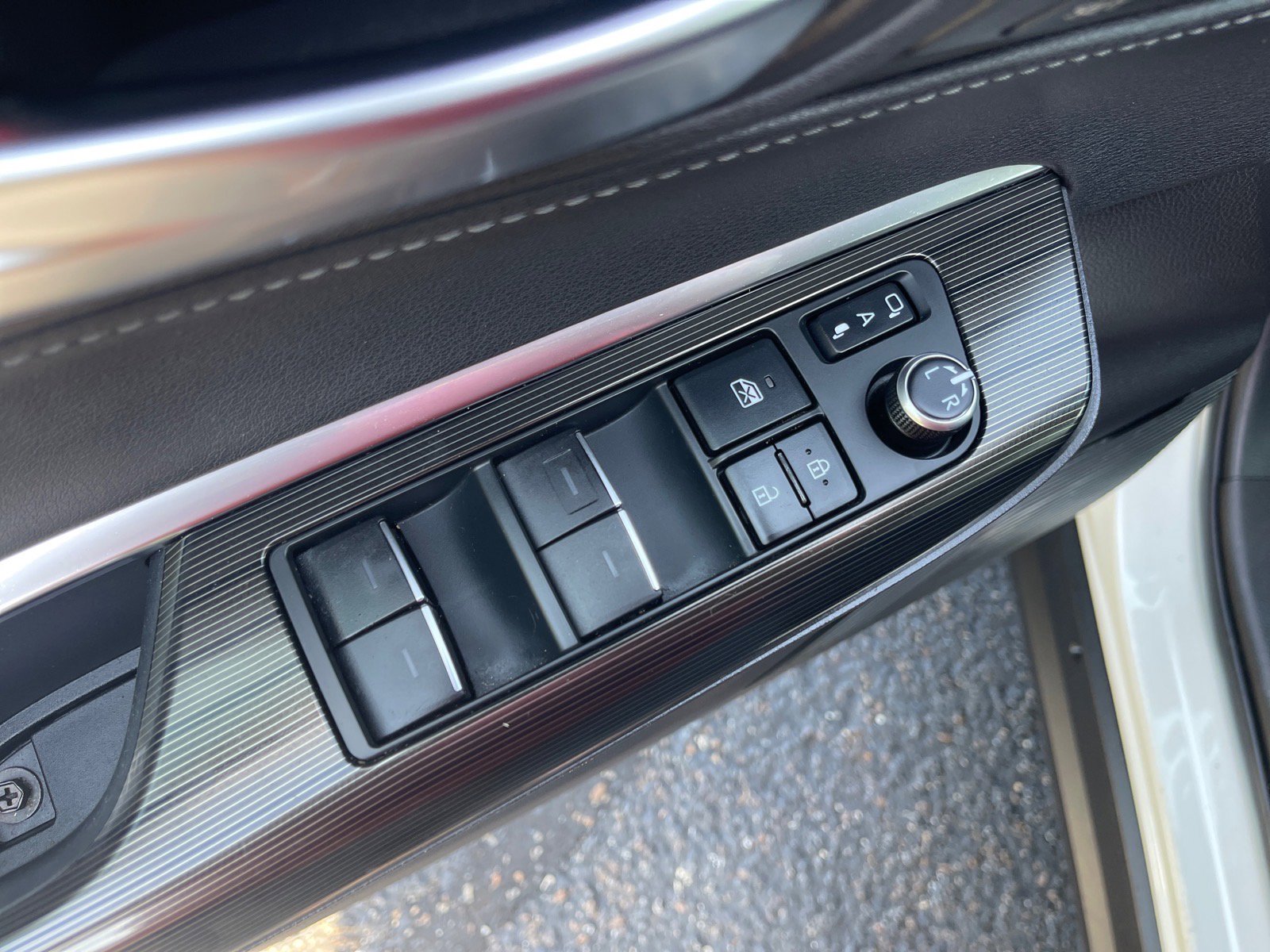 Used 2021 Toyota Venza XLE w/ Softex Package image 8