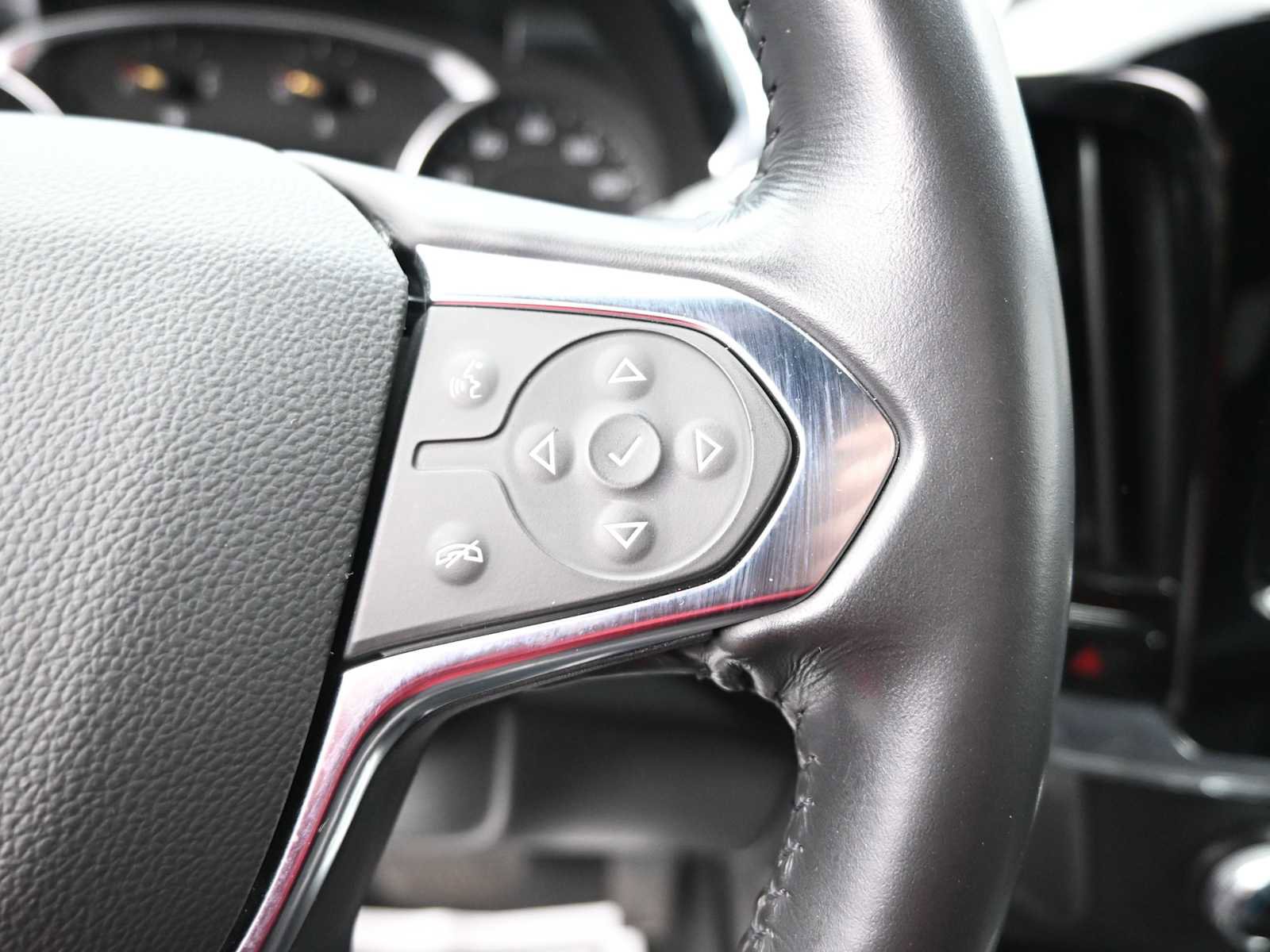 Used 2022 Chevrolet Traverse LT w/ Midnight/Sport Edition image 13