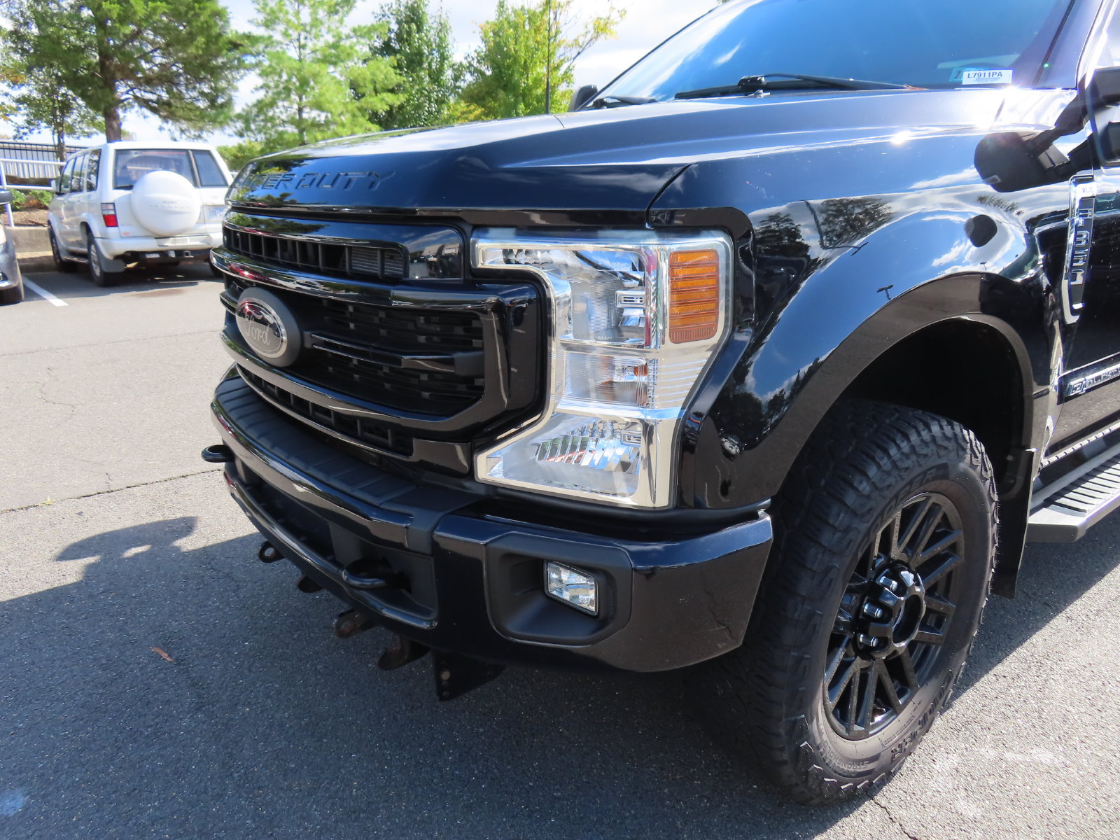 Used 2022 Ford F350 XLT w/ Black Appearance Package AWD/4WD image 8