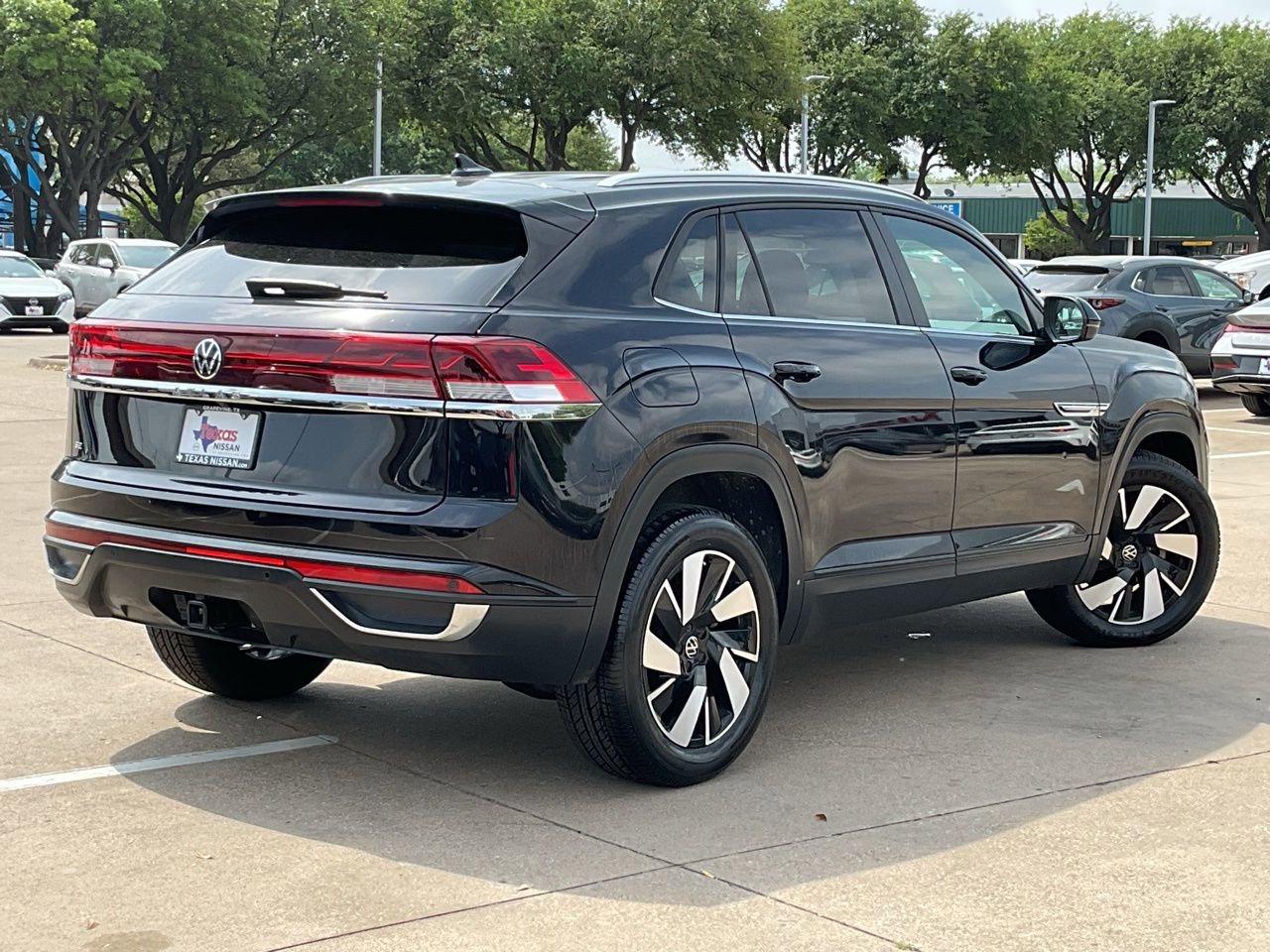 Used 2025 Volkswagen Atlas Cross Sport SE image 5