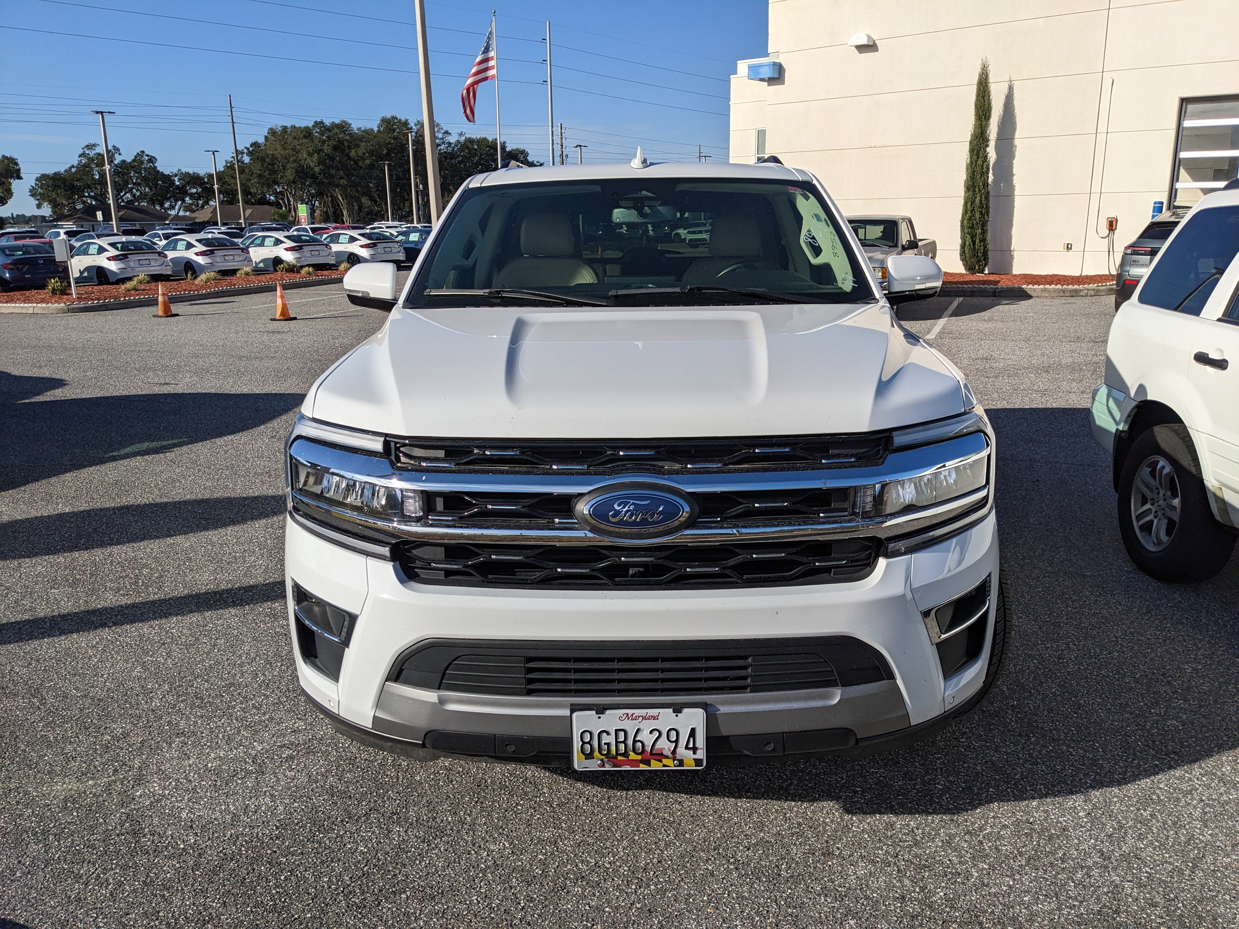 Used 2024 Ford Expedition Limited image 2
